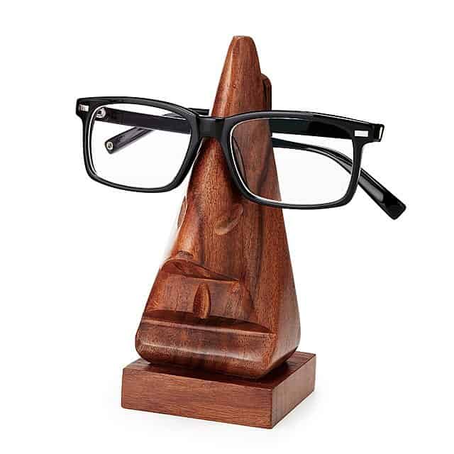 an eyeglasses holder that looks like a Maui