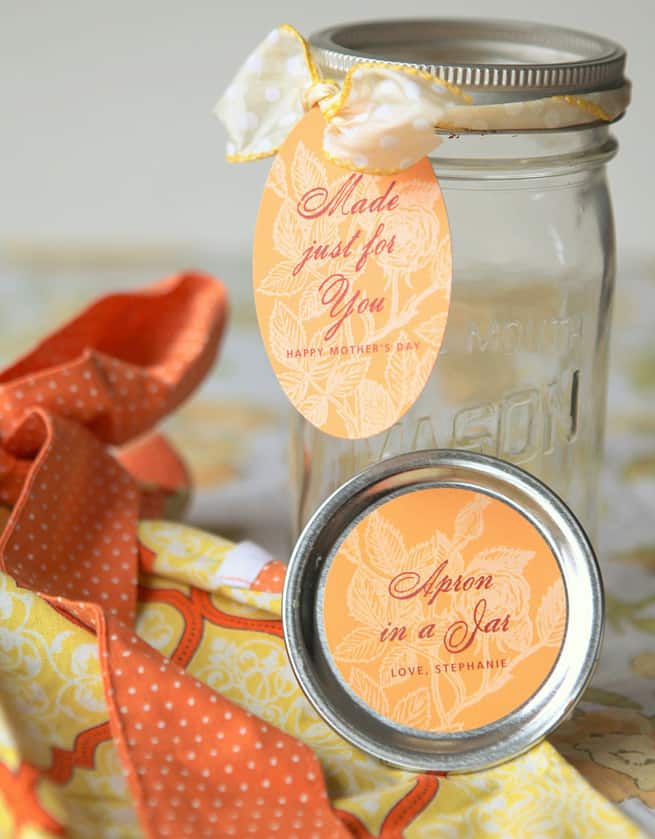 diy gift for a baker: apron in a jar
