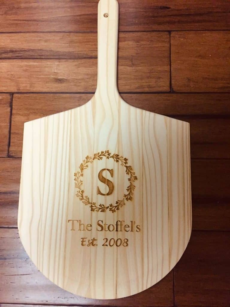gift for bakers: Personalized Pizza Peel