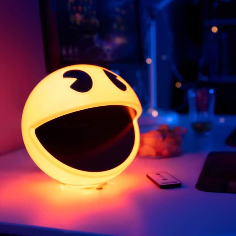 best gift for gamers: pac-man lamp