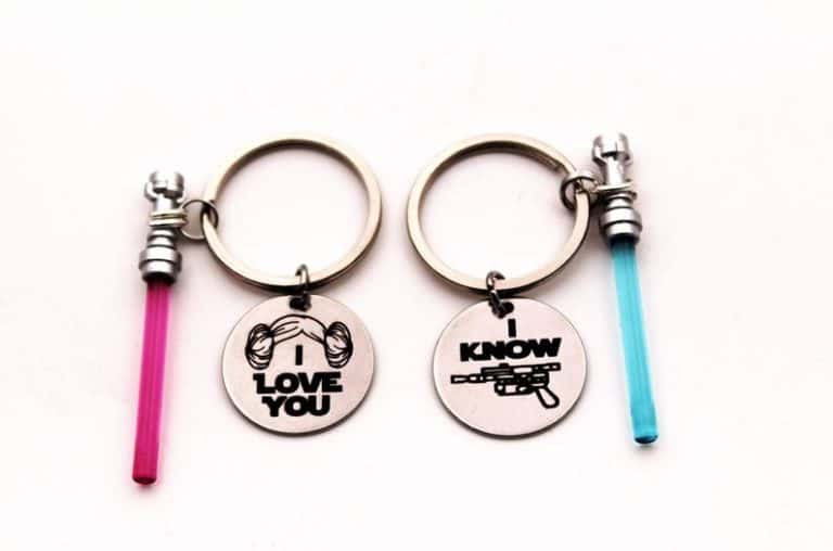 romantic gifts for nerds: lightsaber couples keychain