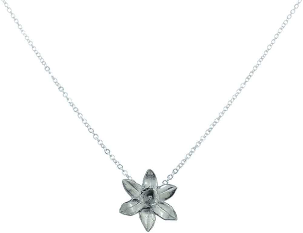 tin gift for wife: tin daffodil pendant