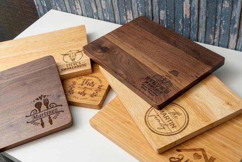 gifts for people who like to cook: personalized cutting board