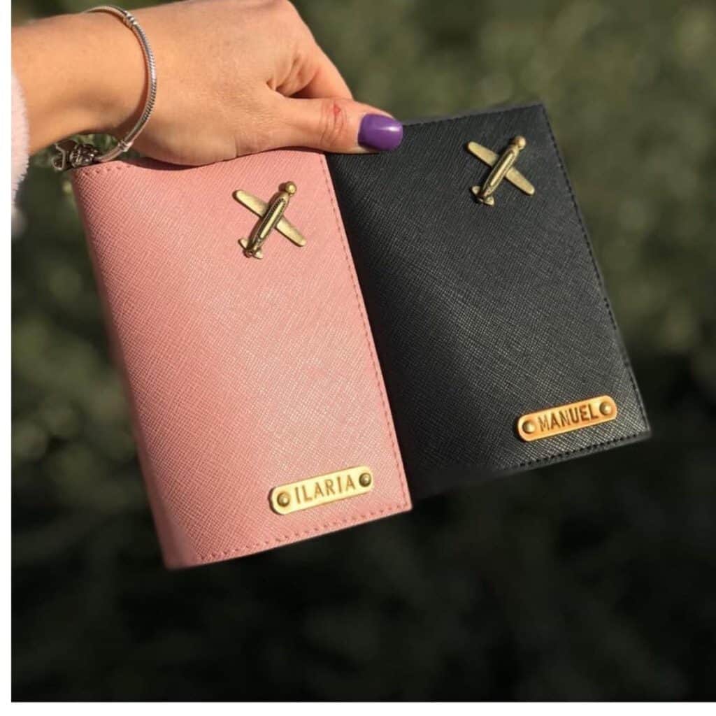 gifts for significant others: Leather passport case