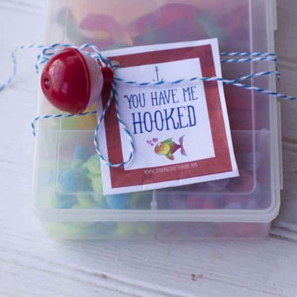 hook on you tackle box:DIY valentines day gift for him