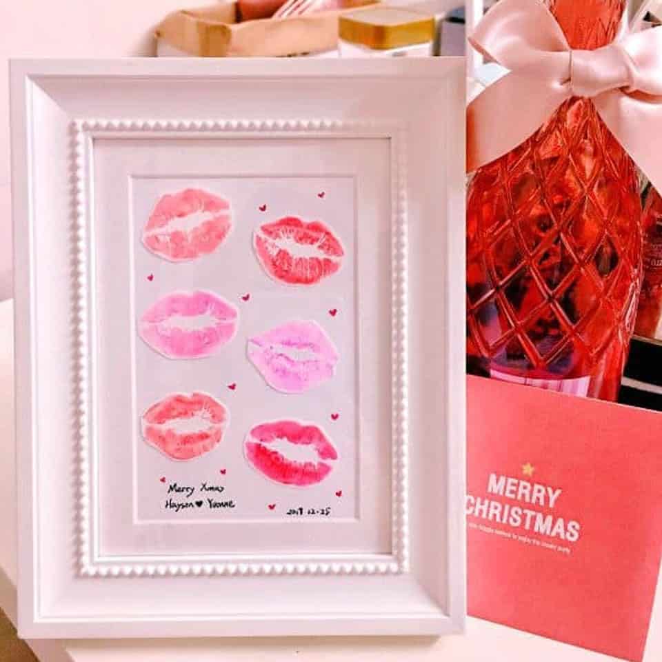 crafts to make for your boyfriend: Kiss Print Wall Art