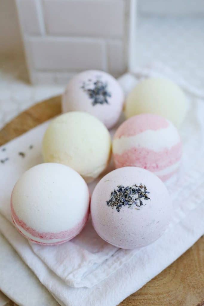 last minute diy mother's day gifts: handmade bath bombs