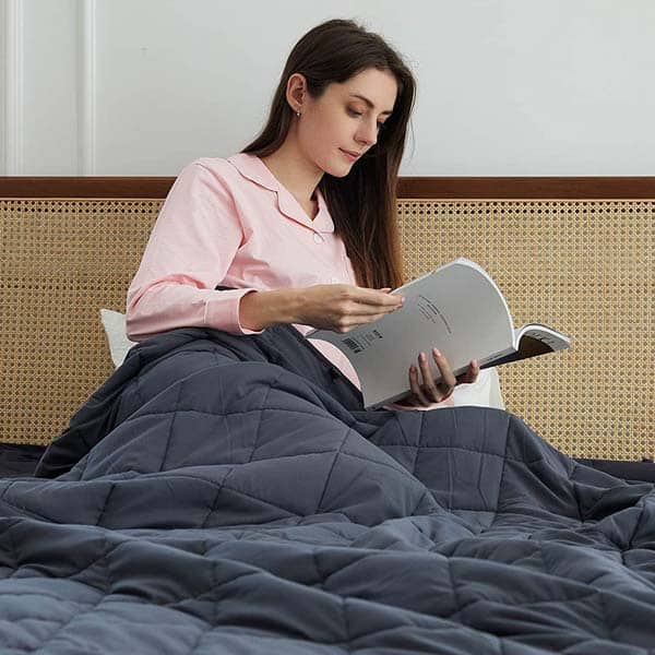thoughtful mothers day gifts: weighted blanket