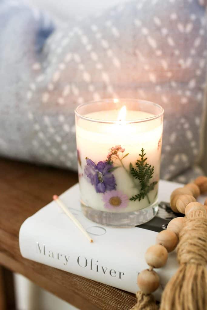 diy anniversary gift for her: dried flower candle
