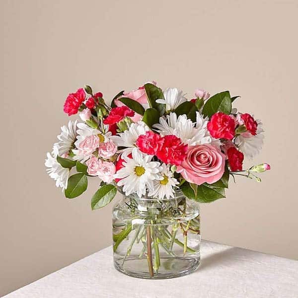 dating anniversary gifts for her: Flower Bouquet