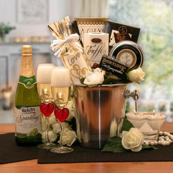last-minute wedding gift ideas for couple: Wedding Gift Basket