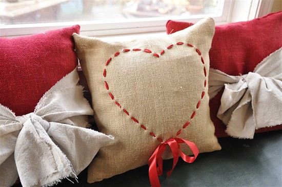 Pillow That Says ‘I Love You’