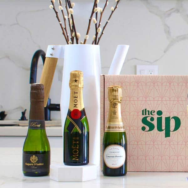 friends anniversary gifts: Champagne Delivery