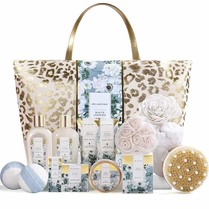 Spa Gift Baskets gifts to get your boyfriends mom
