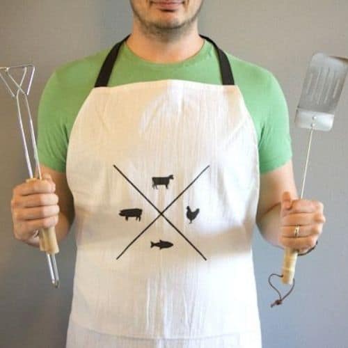 DIY Father’s Day gift: grilling stenciled apron for men