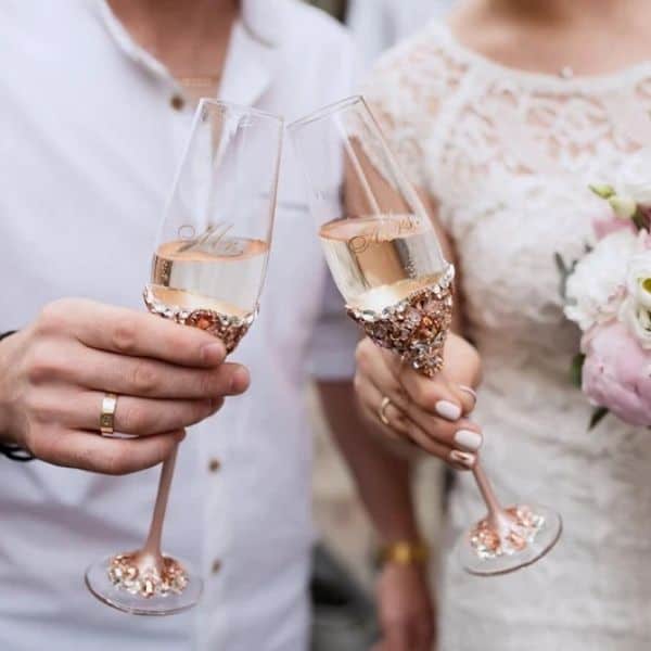 unique wedding gifts for sister: wedding flutes