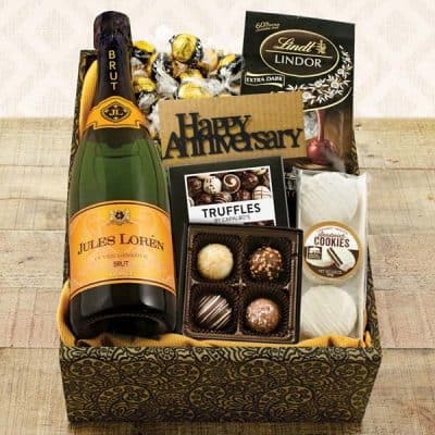 The 25 Best Anniversary Gift Baskets And Gift Boxes in 2023 - 365Canvas ...