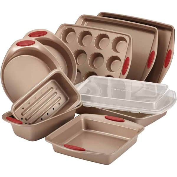 great retirement gifts for a woman: bakeware set