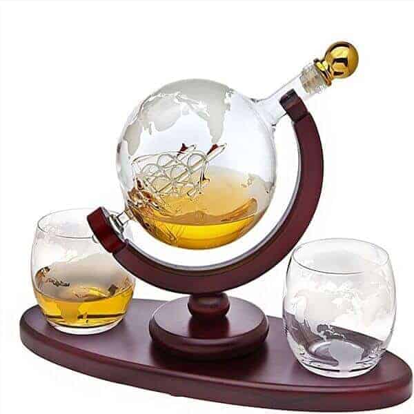 40th birthday gifts for men: Whiskey Decanter Globe Set
