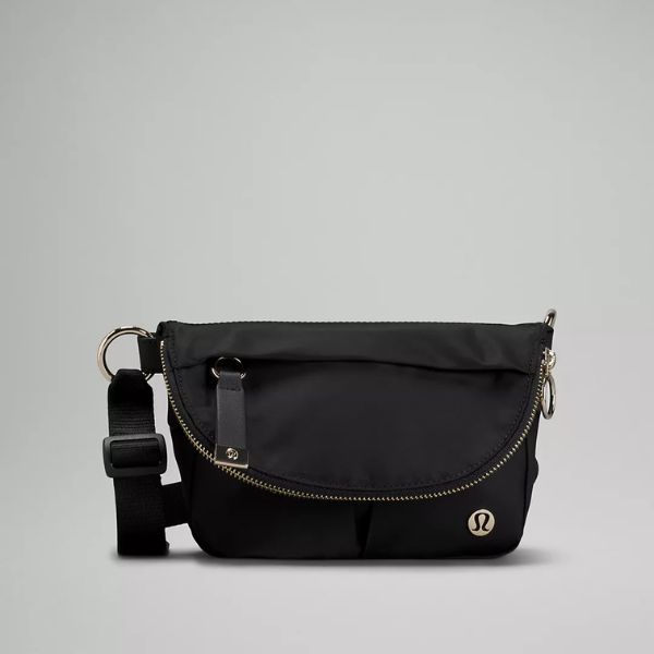Lululemon Crossbody Bag - gifts to get your girlfriend for christmas