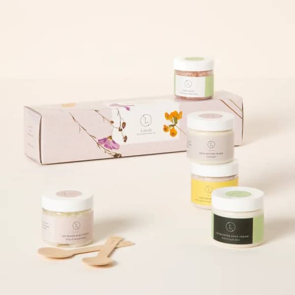 Best valentine day gift for woman: Head-to-Toe Home Spa Gift Set