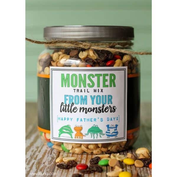 simple and last minute diy fathers day gift: trail mix jar