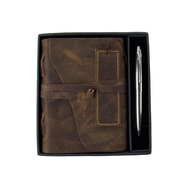 practical college graduation gifts for him: Personalized Leather Journal Gift Set