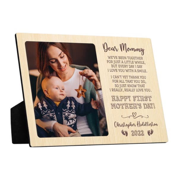 https://dwgokgnbz84c3.cloudfront.net/wp-content/uploads/2023/04/Happy-First-Mothers-Day-Gift-Dear-Mommy-Poem-Custom-Photo-Plaque-600x600-1.jpg
