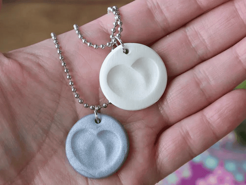 diy gifts for girlfriend: Super Easy Fingerprint Necklace