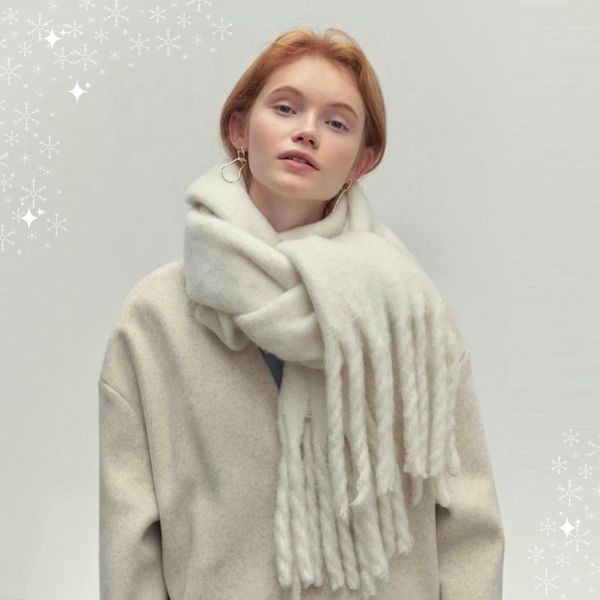 christmas gift ideas for friends: Cozy Wool Scarf