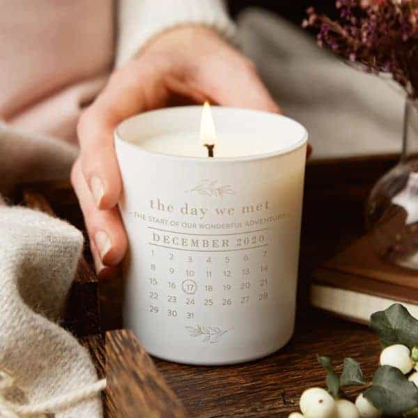Special Date Scented Soy Candle - practical Christmas gift for girlfriend