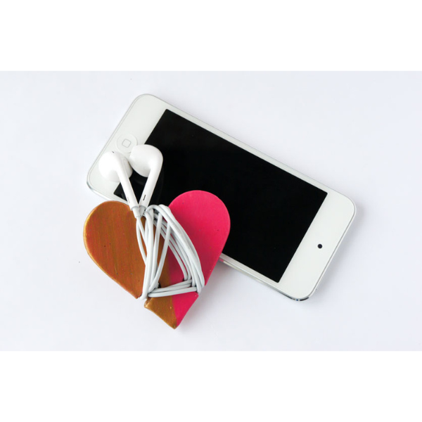 diy gifts for girlfriend: Heart Headphone Cord Wrap
