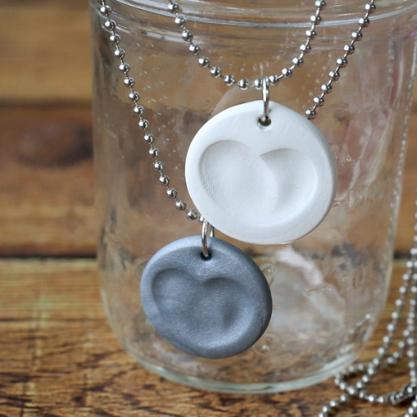 diy gifts for girlfriend: Super Easy Fingerprint Necklace